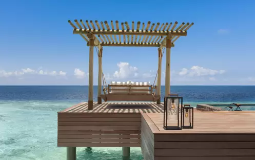3. King Overwater Villa_Swing Daybed